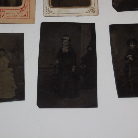Antique Victorian 1800s Era Tintype Tin Type Photograph Photos WOMEN - Lot of 6 - Picture 3 of 5